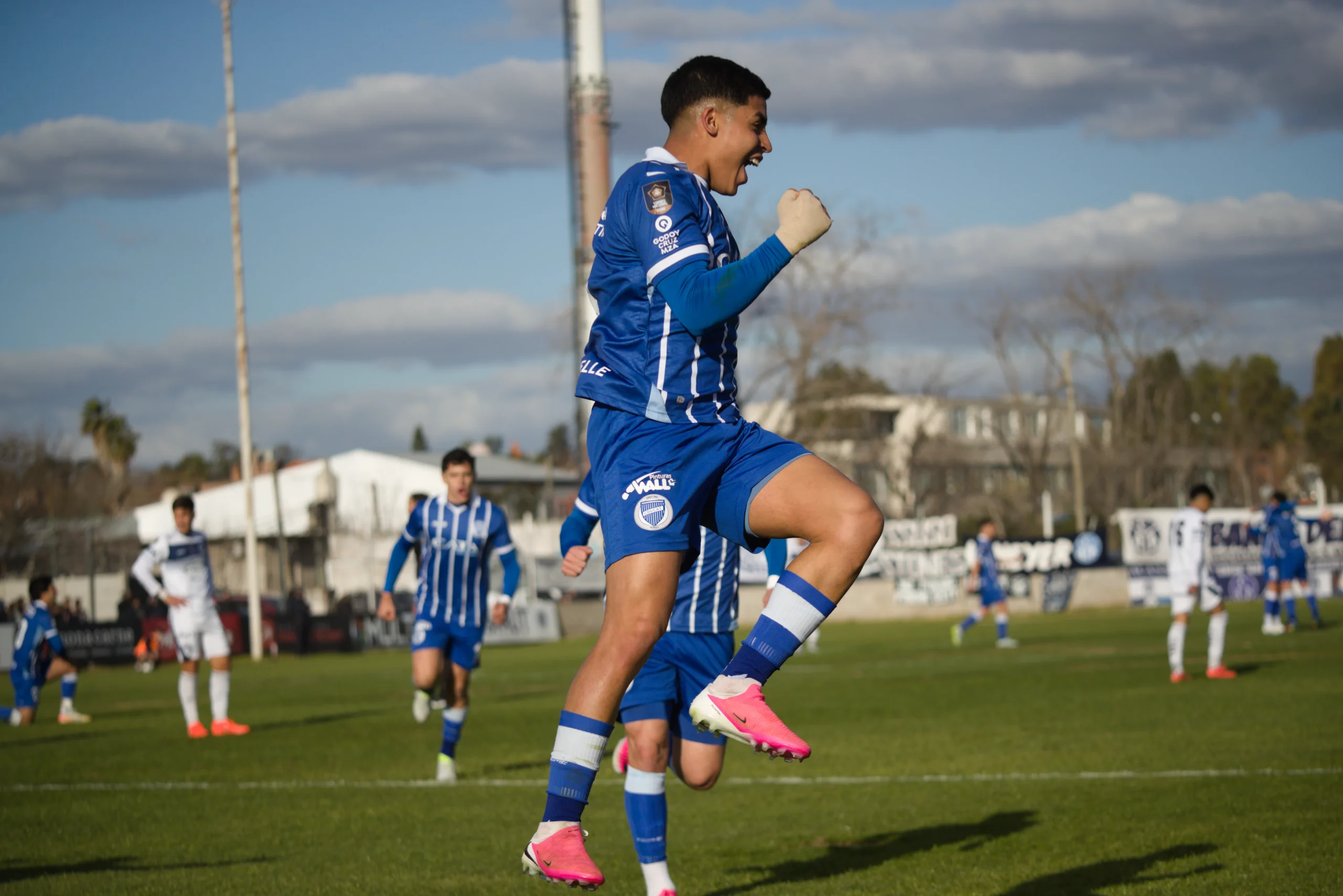 Un bombazo de Schamine le dio el triunfo a Godoy Cruz en La Quema